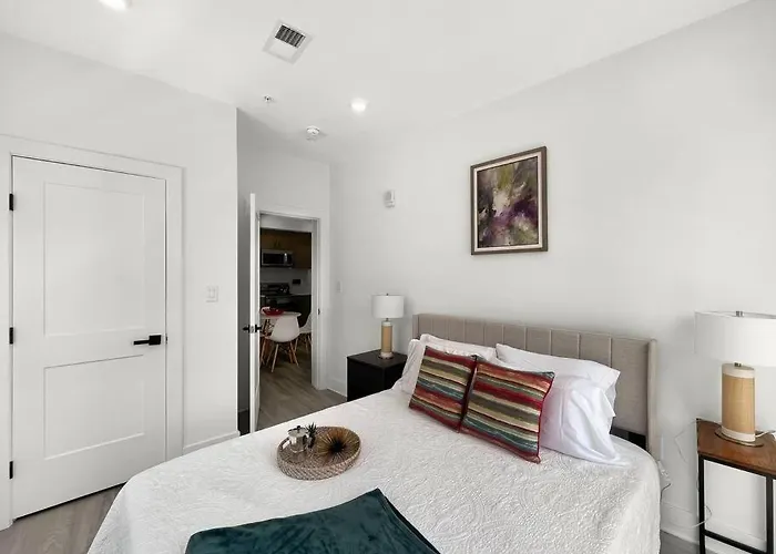 Classy Capitol Hill Apt, Steps From Dc Attraction