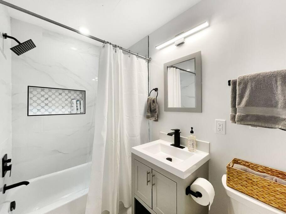 Classy Capitol Hill Apt, Steps From Dc Attraction Сasa de vacaciones Washington